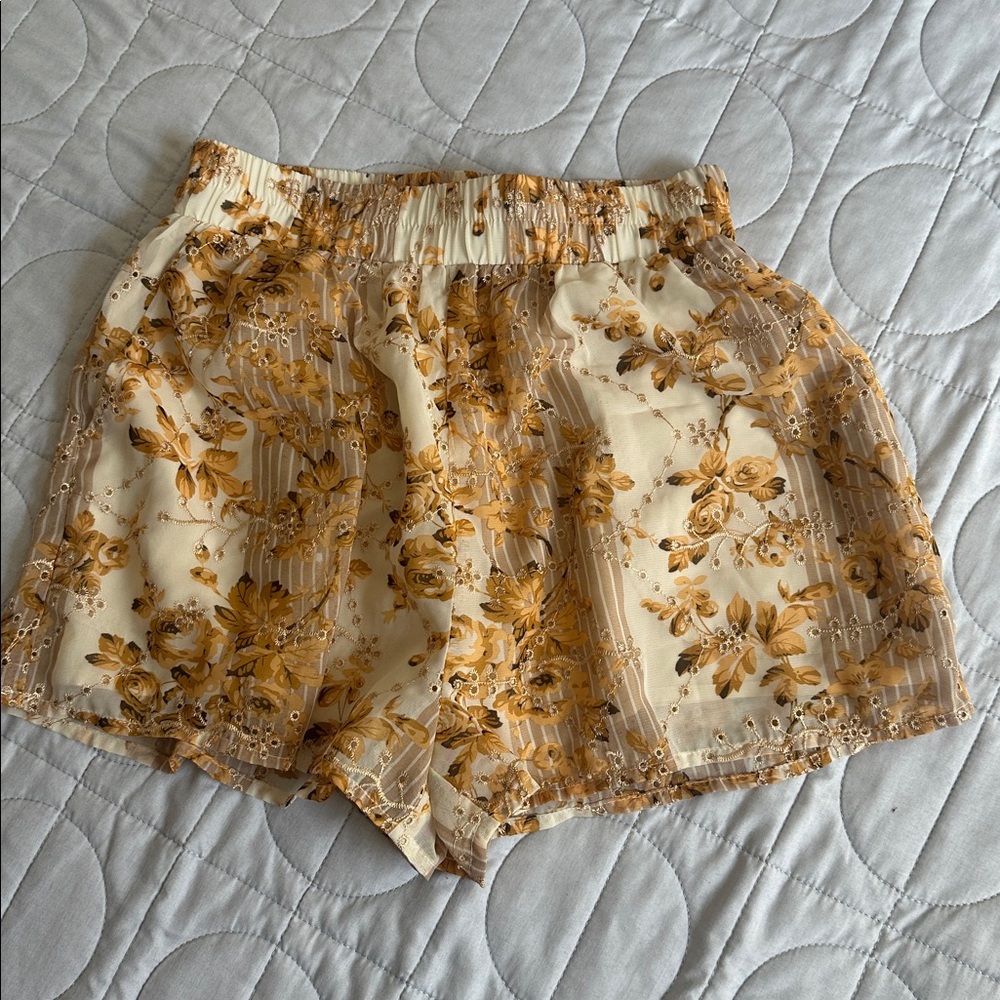 <3 12TH TRIBE Floral Short - Picture 6 of 7